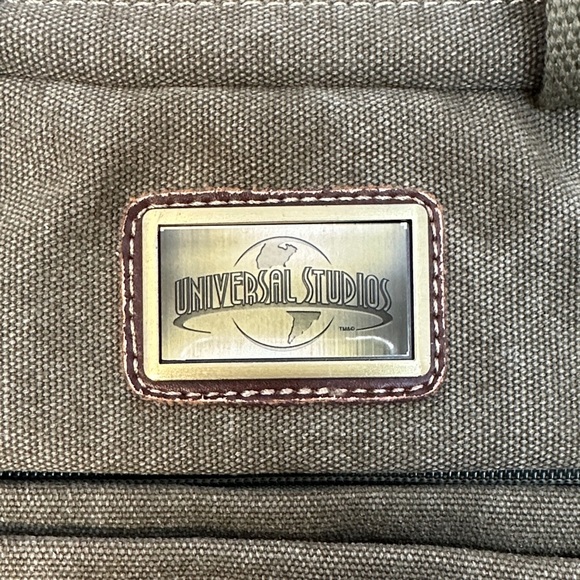 Universal Studios Olive Green Canvas Messenger/13” Computer Bag EUC - Picture 2 of 5